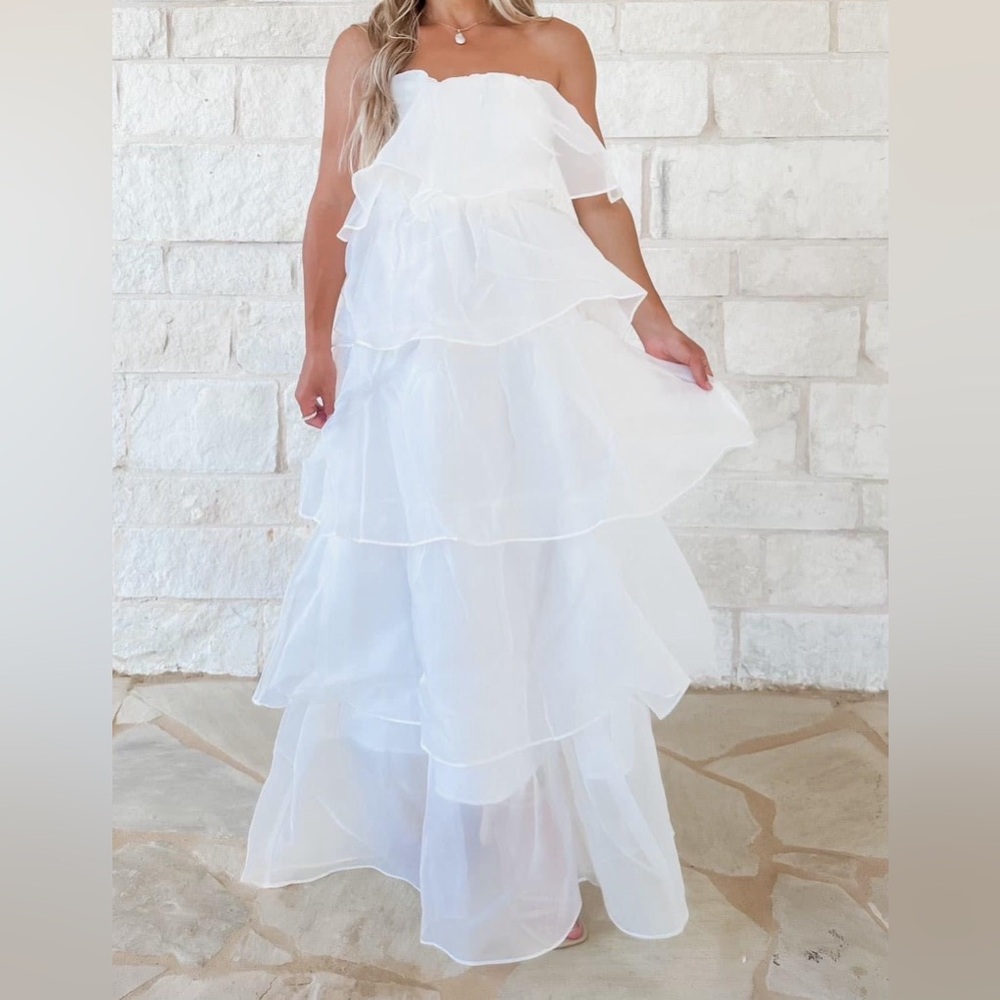 White tulle layered sleeveless dress